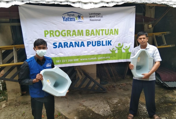 Rumah Yatim Berikan Bantuan untuk Pembangunan Fasilitas WC Mushola Al Ikhlas