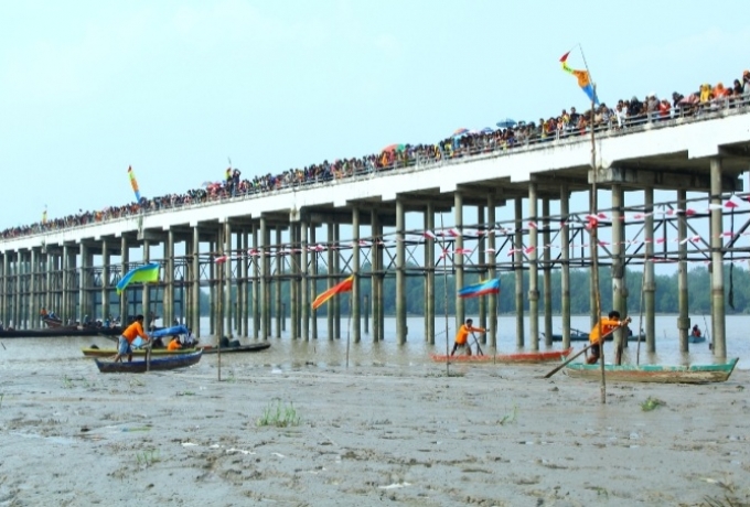Pacu Sampan Leper, Diangkat dari Kehidupan Masyarakat dan Kini Menjadi Wisata Tahunan Inhil