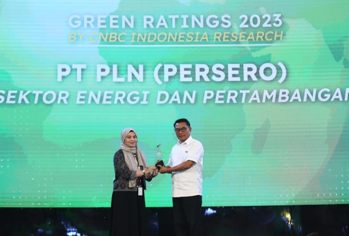 Buktikan Komitmen Bangun Energi Hijau, PLN Raih Predikat Green Ratings di Sektor Energi dan Pertambangan