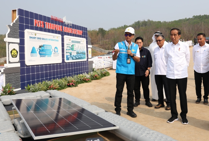 Presiden Jokowi Resmikan PLTS Terapung Cirata, Terbesar di Asia Tenggara