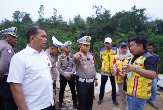 Jalur Sumbar Via Tanjung Alai Ditutup Total, Dirlantas Polda Riau Imbau Warga Gunakan Jalur Alternatif