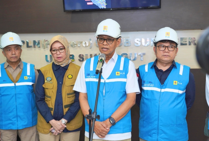 Wakil Menteri ESDM, Yuliot, Tinjau Posko Siaga PLN di Medan untuk Pastikan Keandalan Listrik Nataru