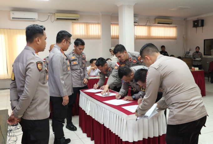 Perkuat Transparansi, Polresta Barelang Gelar Sosialisasi DIPA RKA-KL TA 2025 dan Penandatanganan Pakta Integritas