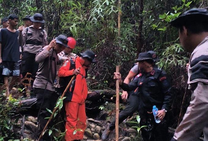 Polsek Tebing bersama Tim Gabungan Berhasil Menemukan Warga yang Hilang di Gunung Jantan