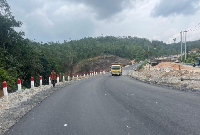 Pengaspalan Jalan di Tanjung Alai Kampar Selesai, Lalu Lintas Kembali Normal