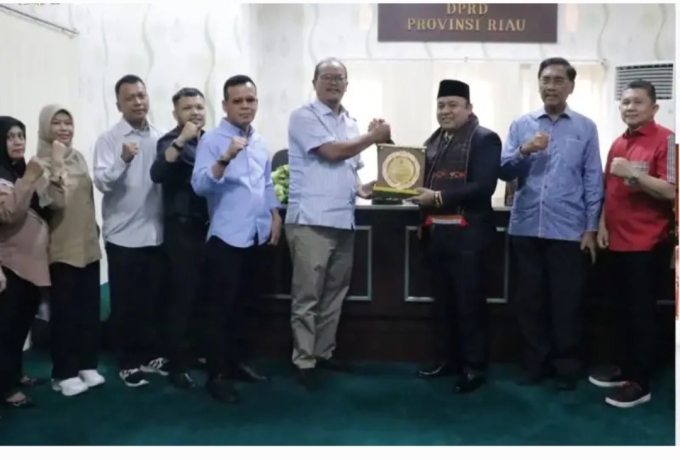 DPRD Riau Terima Kunjungan BK DPRD Sumut