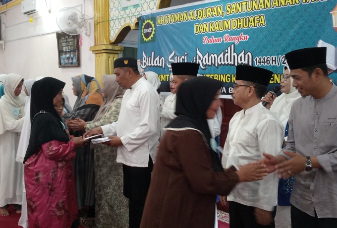Wabup Rocky Serahkan Santunan PC BKMT Tebing untuk Kaum Dhuafa dan Anak Yatim