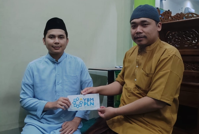 YBM PLN UPT Pekanbaru Berbagi Berkah Ramadhan Melalui Program Senyum Guru Mengaji dan Marbot