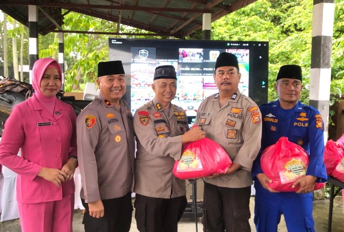 Polres Kepulauan Meranti dan Bhayangkari Gelar Baksos Serta Bazar Ramadhan Polri Presisi