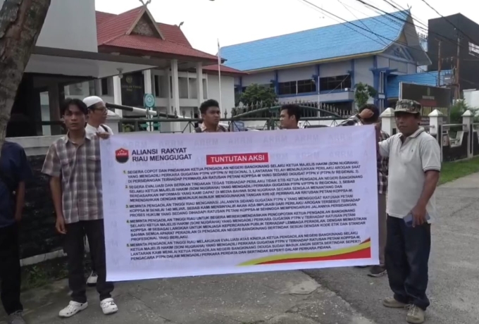 Puluhan Petani dan Mahasiswa Unjuk Rasa di Pengadilan Tinggi Pekanbaru, Buntut Majelis Hakim PN Bangkinang yang Tidak Netral