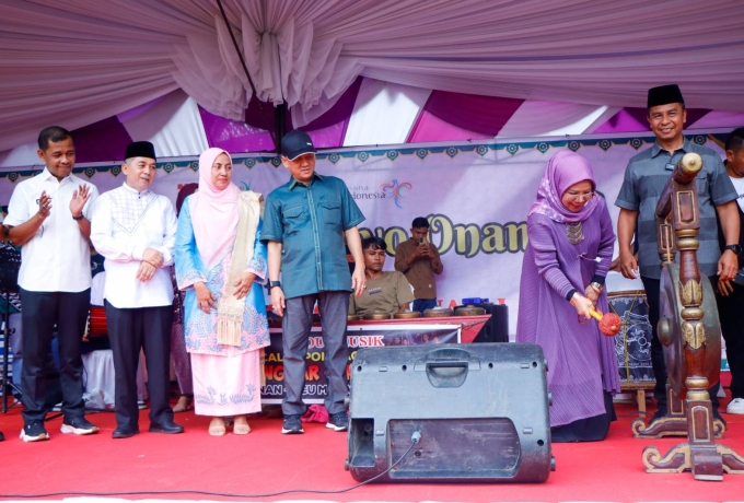 Anggota DPRD Kampar, Zumrotun Hadir Festival Lomang Ayo Onam Perdana