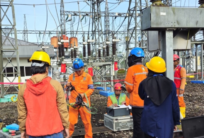Jaga Keandalan Listrik Bengkulu, PLN ULTG Pekalongan Lakukan Pemeliharaan Penghantar Dua Tahunan