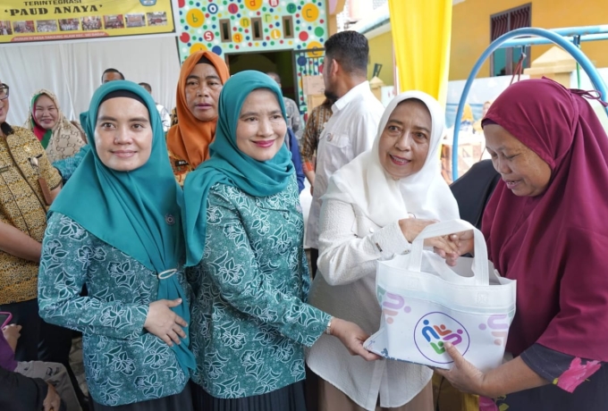 Wakil Ketua PKK Sumut dan Ketua PKK Asahan Kunjungi Posyandu dan PAUD