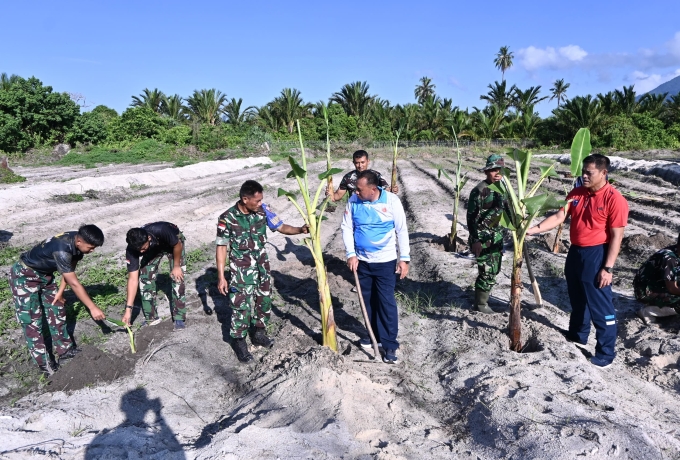 Penanaman Bibit Pisang Kepok dan Ulin Meriahkan Program Ketahanan Pangan Lanud RSA Natuna