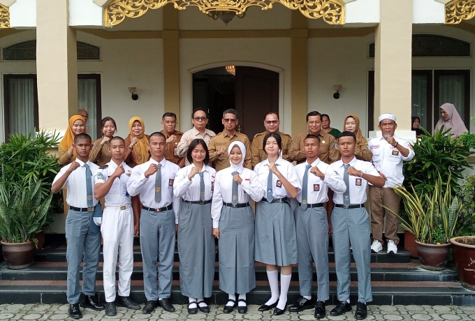 Bupati Karimun Iskandarsyah Lepas Calon Paskibraka Ikuti Seleksi Tingkat Provinsi dan Pusat 