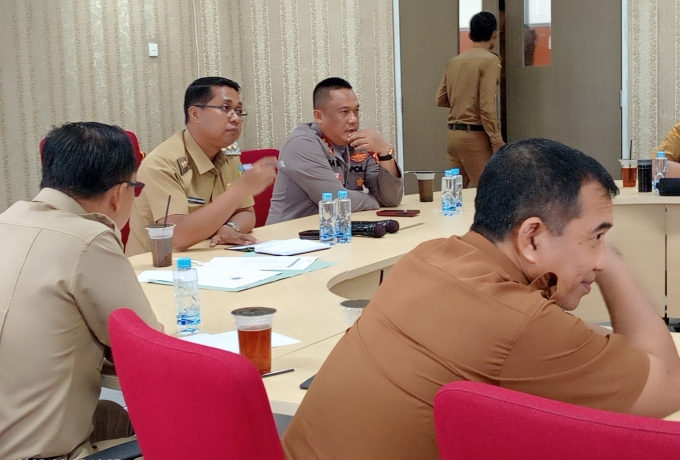 Penguatan Identitas Hijau Kawasan Pemerintahan, Pemkab Rohil Tanam 200 Pohon