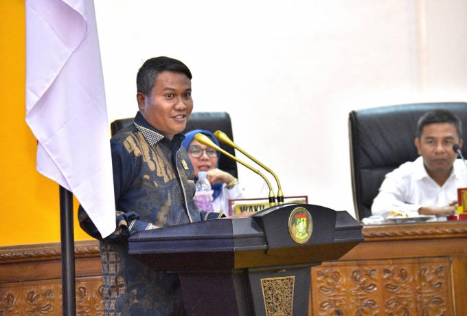 Fraksi - Fraksi DPRD Terima LKPJ Bupati Kampar Tahun Anggaran 2024 Untuk Dibahas