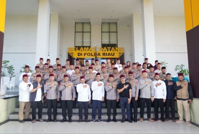 UAS dan Rocky Gerung Beri Pencerahan di Polda Riau