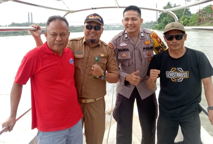Pacu Tongkang Melawan Arus Desa Persiapan Desa Pulau Belimbing II Sukses, Ribuan Orang Padati Tepian Sungai Kampar