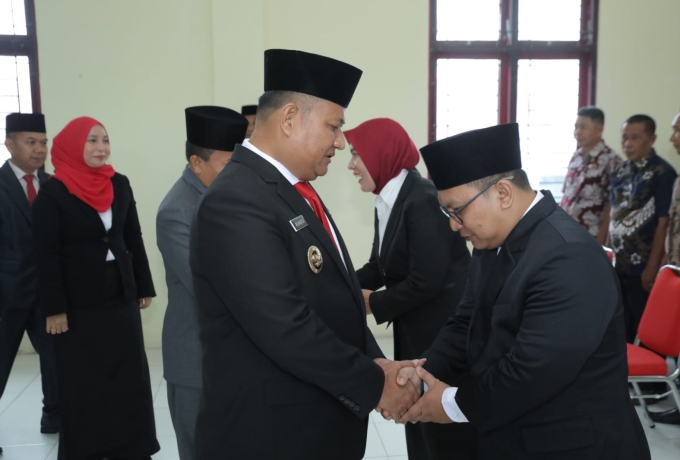Wakil Bupati Lantik 2 Pejabat di Disdukcapil Kabupaten Asahan