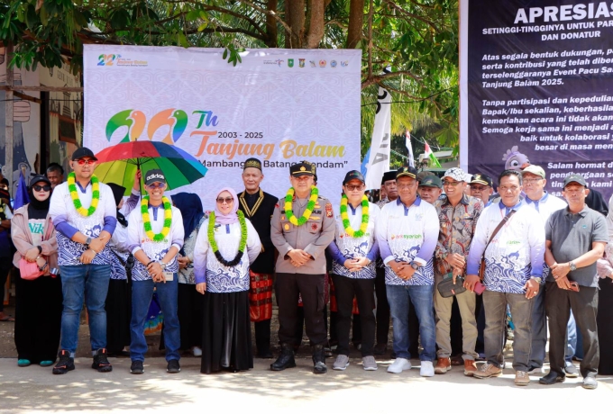 Anggota DPRD Bersama Pemkab Kampar Buka Pacu Sampan Desa Tanjung Balam