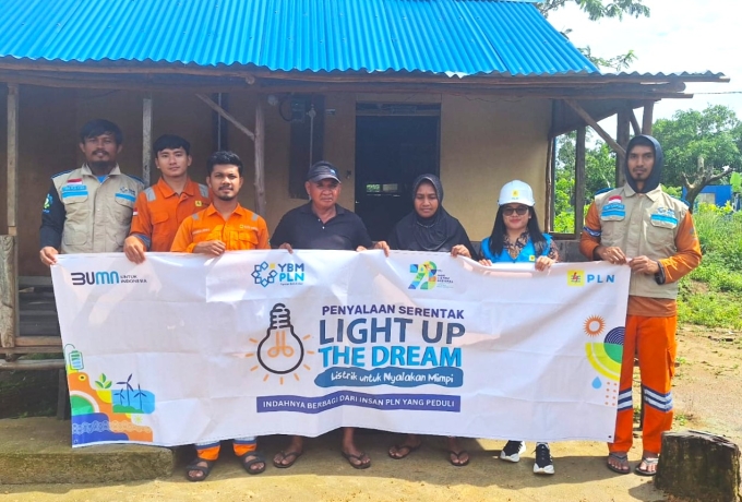 PLN UPT Pekanbaru Sambut Harkitnas ke-117, Nyalakan Harapan Lewat Program Light Up The Dream