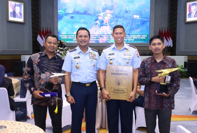Danlanud RSA dan Dua Jurnalis Natuna Raih Penghargaan di Kasau Awards 2025