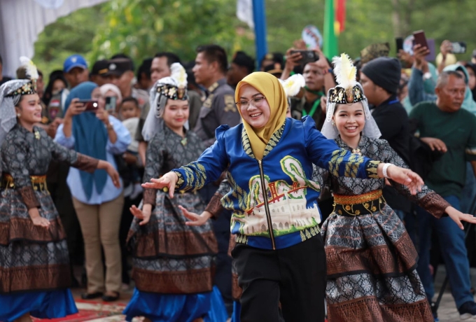 Afni-Syamsurizal Dilantik, Iyeth Bustami Meriahkan Pesta Rakyat Siak