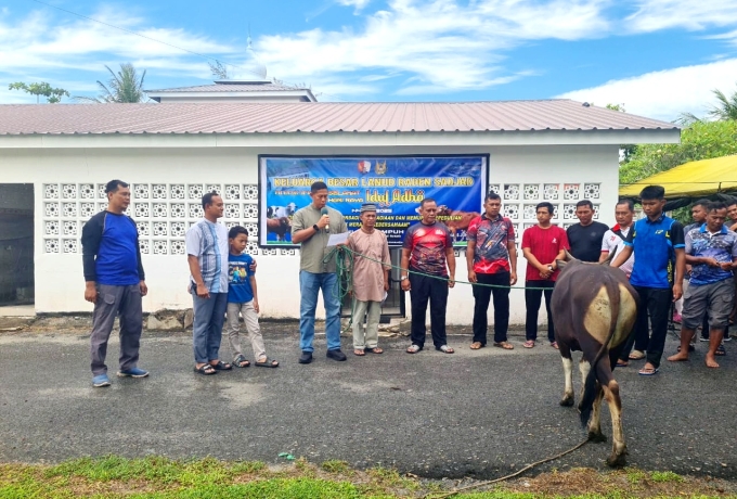 Komandan Lanud RSA Natuna Serahkan Hewan Kurban, Wujud Kepedulian dan Kebersamaan