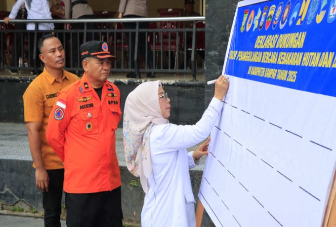 Wakil Bupati Kampar Tandatangani Deklarasi Bersama Penanggulangan Karhutla tahun 2025
