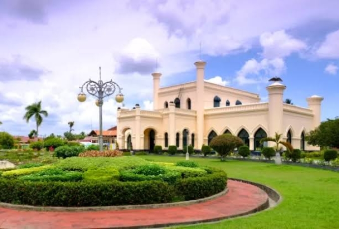 Bupati Afni Minta Dinas Pariwisata Alokasi Anggaran Revitalisasi Istana Siak dan Makam Koto Tinggi