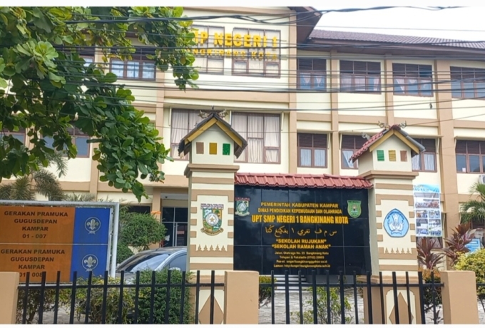 Dugaan Korupsi Dana BOS, Mantan Kepsek SMP N 1 Bangkinang Kota Masniar Buka Suara