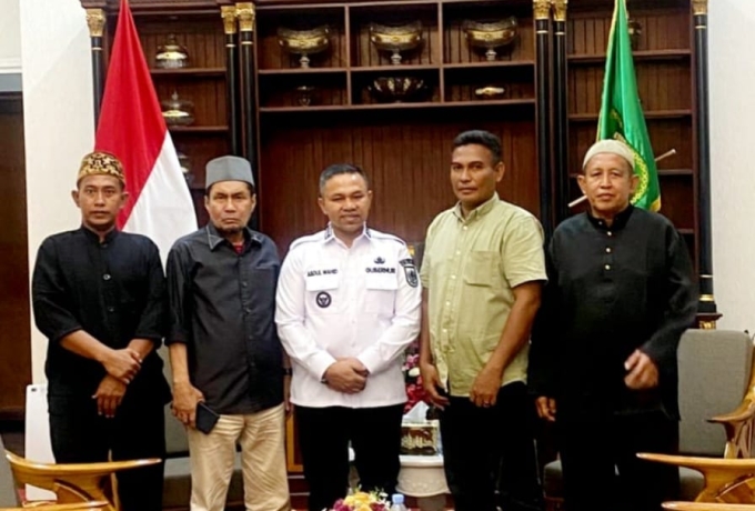 Datuk Suhaili Sampaikan Persoalan Tanah Ulayat di Kenegerian Batu Gajah Kepada Gubernur Abdul Wahid