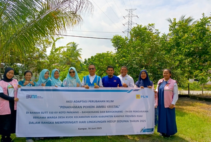 Aksi Nyata PLN UPT Pekanbaru, Tanam Pohon Demi Bumi yang Lebih Baik