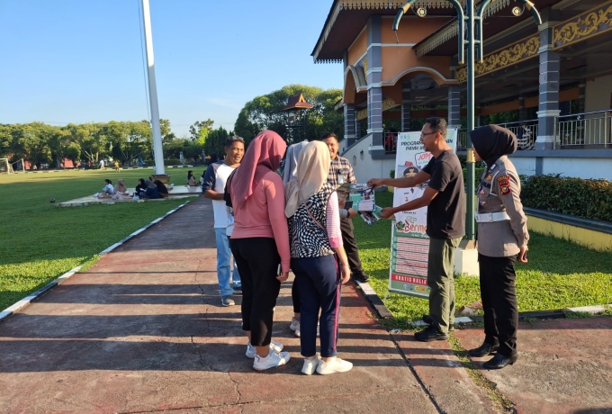 Satlantas Polres Kuansing Lakukan Pelayanan Perpanjang SIM dan STNK Hari Bhayangkara Ke- 79