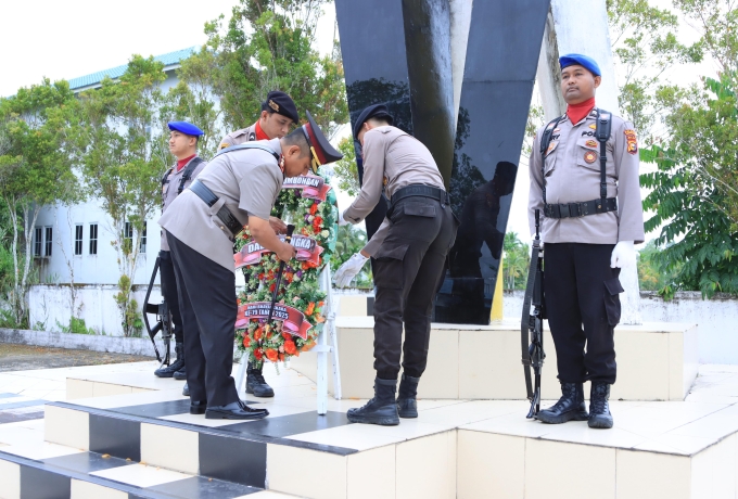 Polres Indragiri Hilir Gelar Ziarah ke TMP Yudha Bhakti Tembilahan Sambut Hari Bhayangkara ke-79