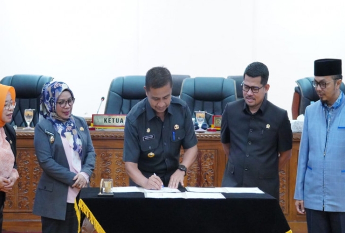 Paripurna DPRD Kampar: Bupati Dengarkan Laporan Banggar Tentang RPP APBD Kampar Tahun 2024