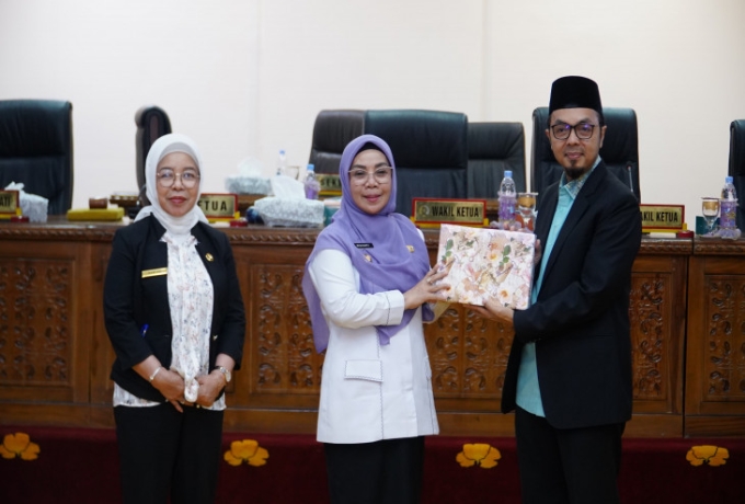 Paripurna DPRD: Wakil Bupati Kampar Sampaikan Ranperda RPP APBD Kabupaten Kampar TA. 2024