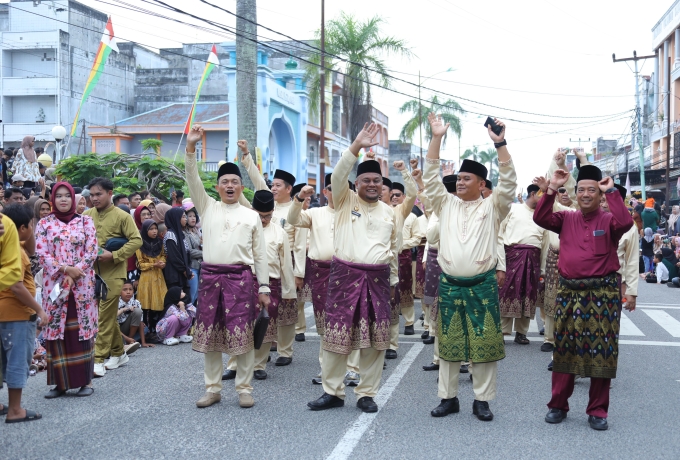Meriahkan Pawai Ta'aruf, Pemkab Siak Tampilkan Miniatur Istana Siak dan Masjid Suhabuddin