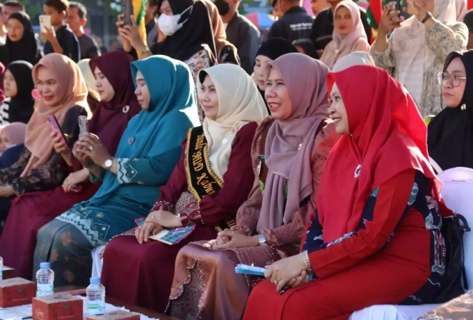 Wakil Bupati Inhil, Yuliantini Resmi Buka Acara Ekonomi Kreatif dan Pentas Seni Anak Negeri