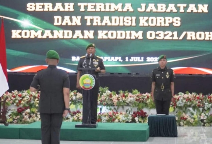 Komandan Korem 031/Wira Bima Pimpin Sertijab Dandim 0321/Rohil