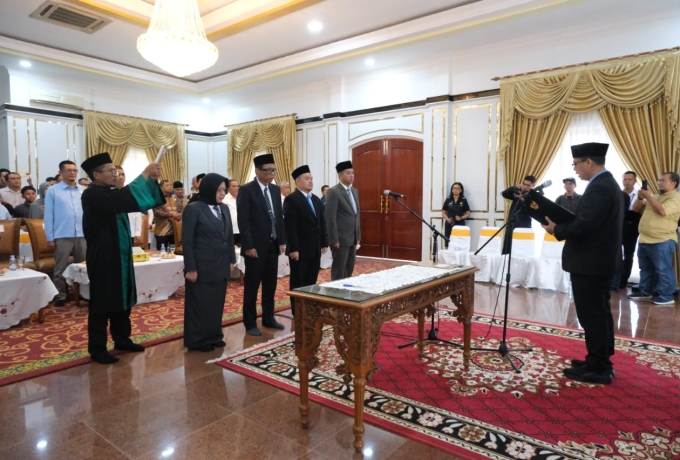 Bupati  Iskandarsyah Lantik Komisaris dan Dirut PT  Pelabuhan  Karimun 