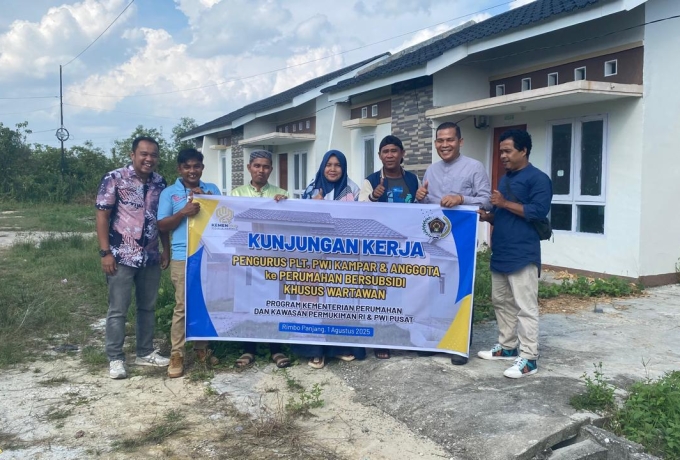 Plt Ketua PWI Kampar dan Pengurus Survei Rumah Subsidi dari Kementerian Perumahan RI