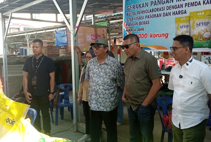 Bupati Iskandarsyah Bersama Wabup Rocky Tinjau Pasar Murah