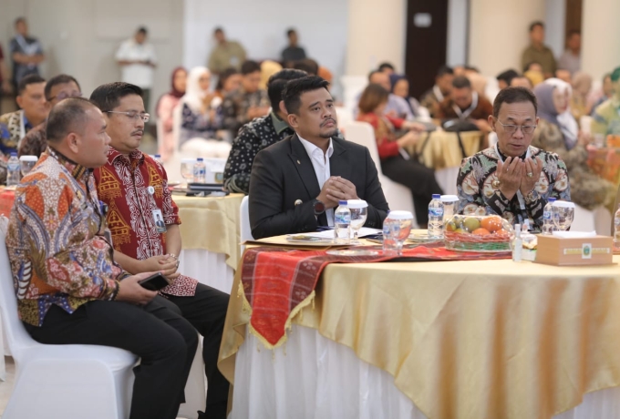 Serahkan DBH, Gubernur Sumut Tekankan Kolaborasi Bupati dan Wali Kota untuk Perkuat Layanan Dasar dan UHC