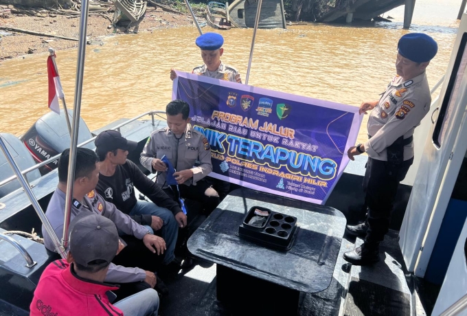 Satpolairud Polres Inhil Gelar Klinik Terapung, Layani Kesehatan Warga Pesisir Sei Indragiri