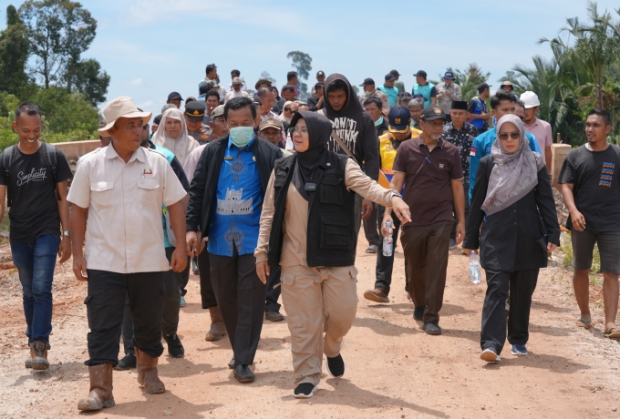 Bupati Afni : Minta PT Triomas Duduk bersama Cari Solusi Terbaik Atasi Konflik