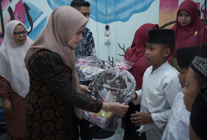 Pemerintah dan TP PKK Kabupaten Asahan Salurkan Bantuan Sembako Jelang HUT ke-80 RI