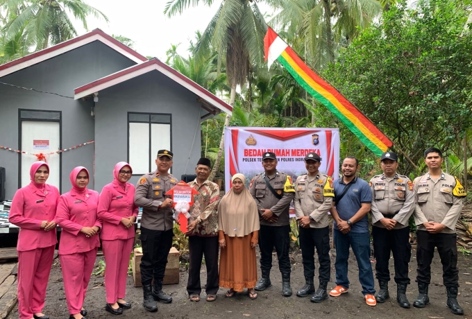 Polsek Tembilahan Polres Inhil Polda Riau Resmikan Bedah Rumah Merdeka untuk Warga Tidak Mampu