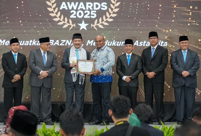 Dukung Gerakan Zakat Indonesia, Bupati Siak Terima Anugrah dari BAZNAS RI